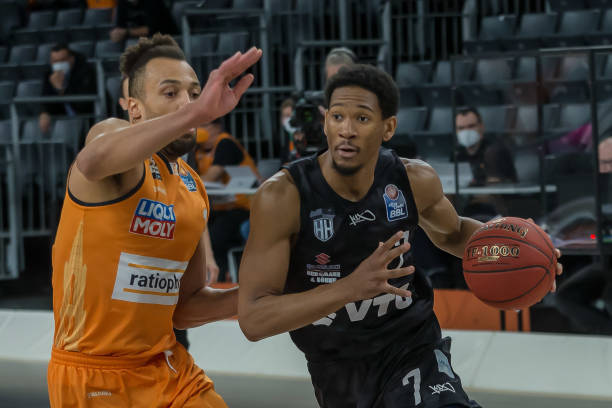 中表现出色 中表现出色